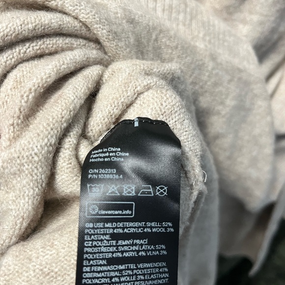 V-Neck Beige Sweater - Picture 4 of 7